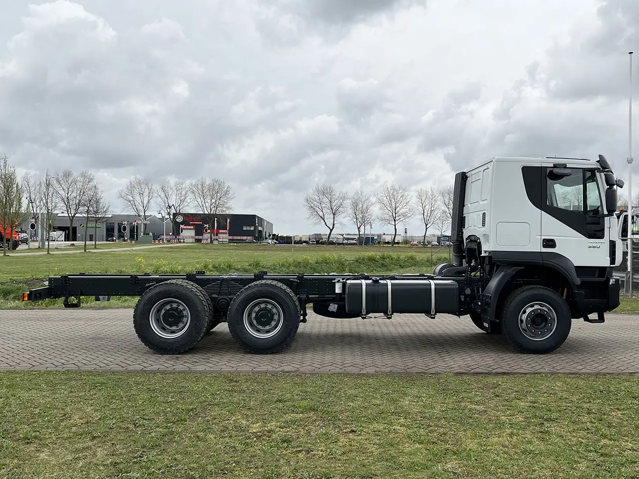 Iveco Trakker AT380T38H-4200 Chassis Cabin 6x4 5