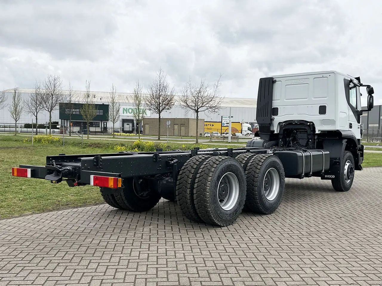 Iveco Trakker AT380T38H-4200 Chassis Cabin 6x4 6