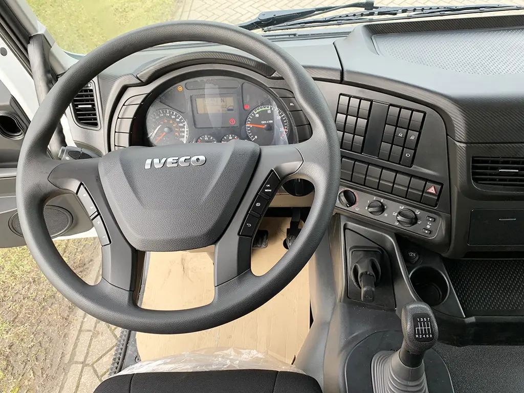 Iveco Trakker AT380T38H-4200 Chassis Cabin 6x4 9