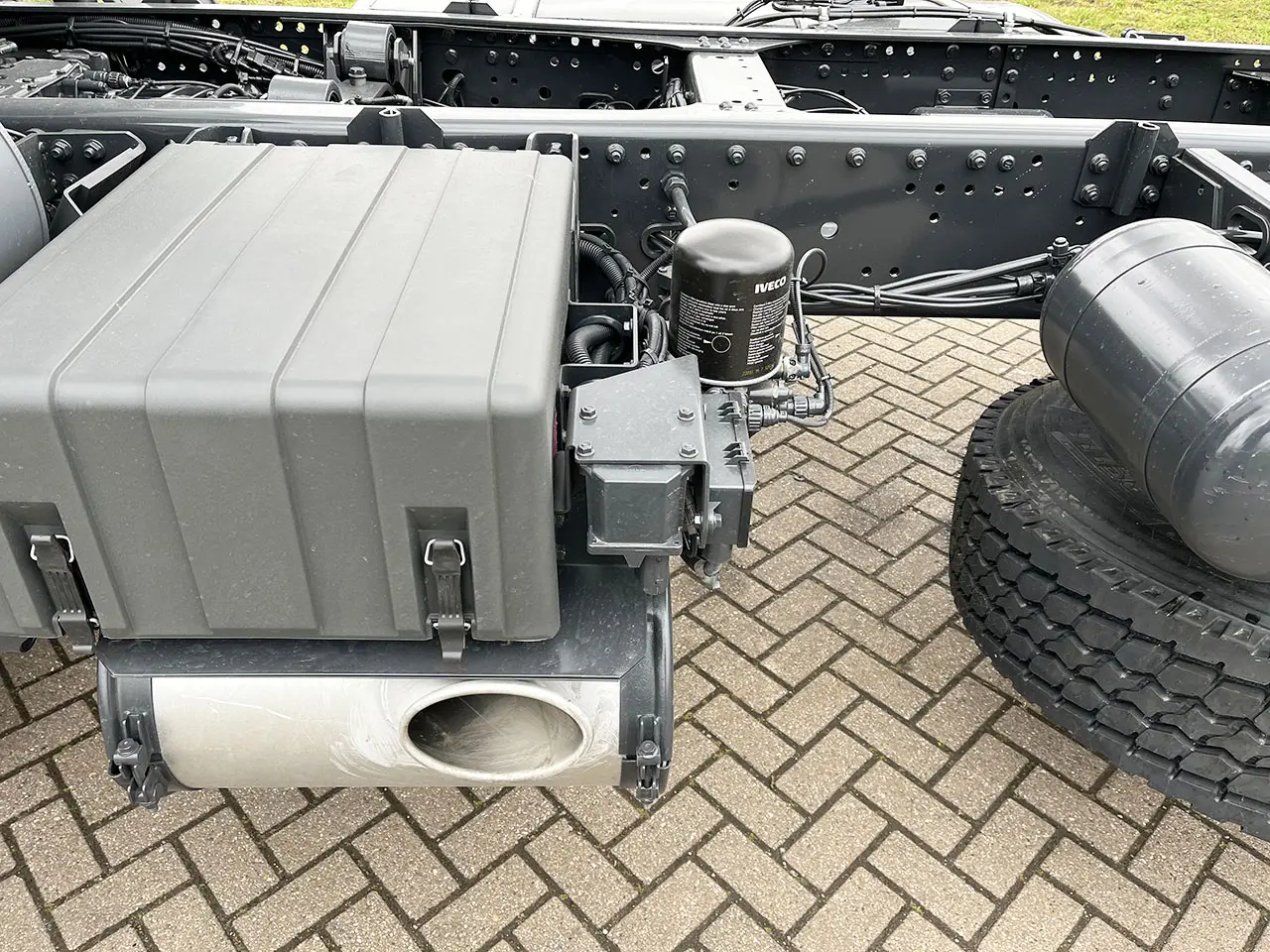Iveco Trakker AT380T38H-4200 Chassis Cabin 6x4 11