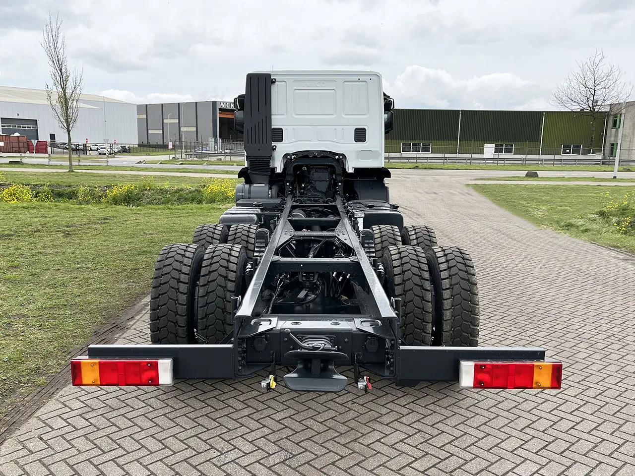 Iveco Trakker AT380T38H-4200 Chassis Cabin 6x4 13