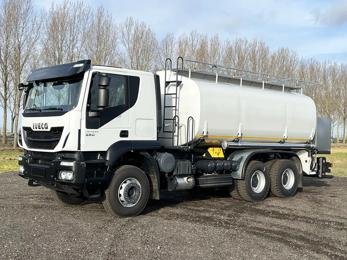 Iveco Trakker AT380T38H 6x4 Fuel Tank Truck 1