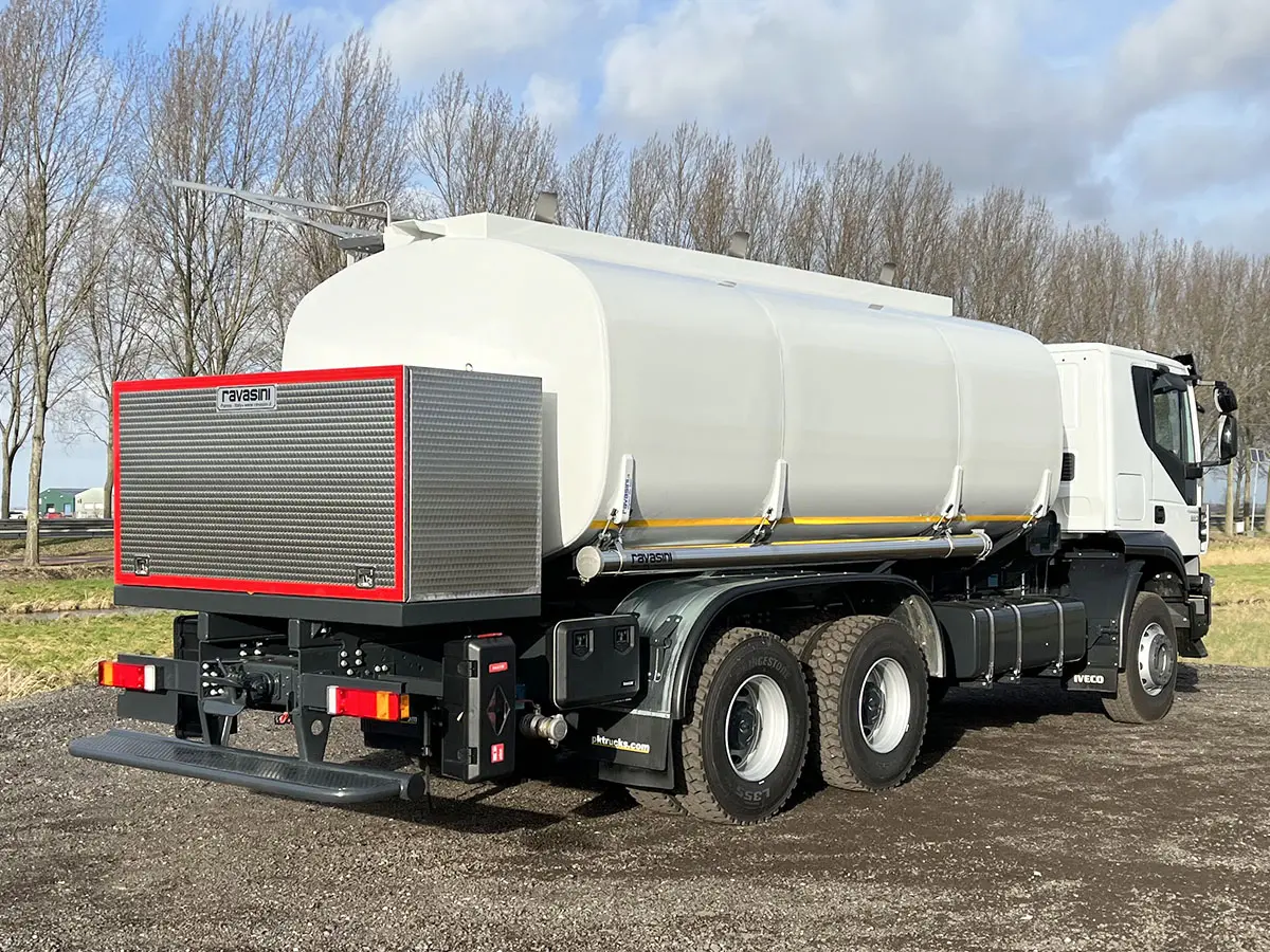 Iveco Trakker AT380T38H Camion citerne à carburant 6x4 6