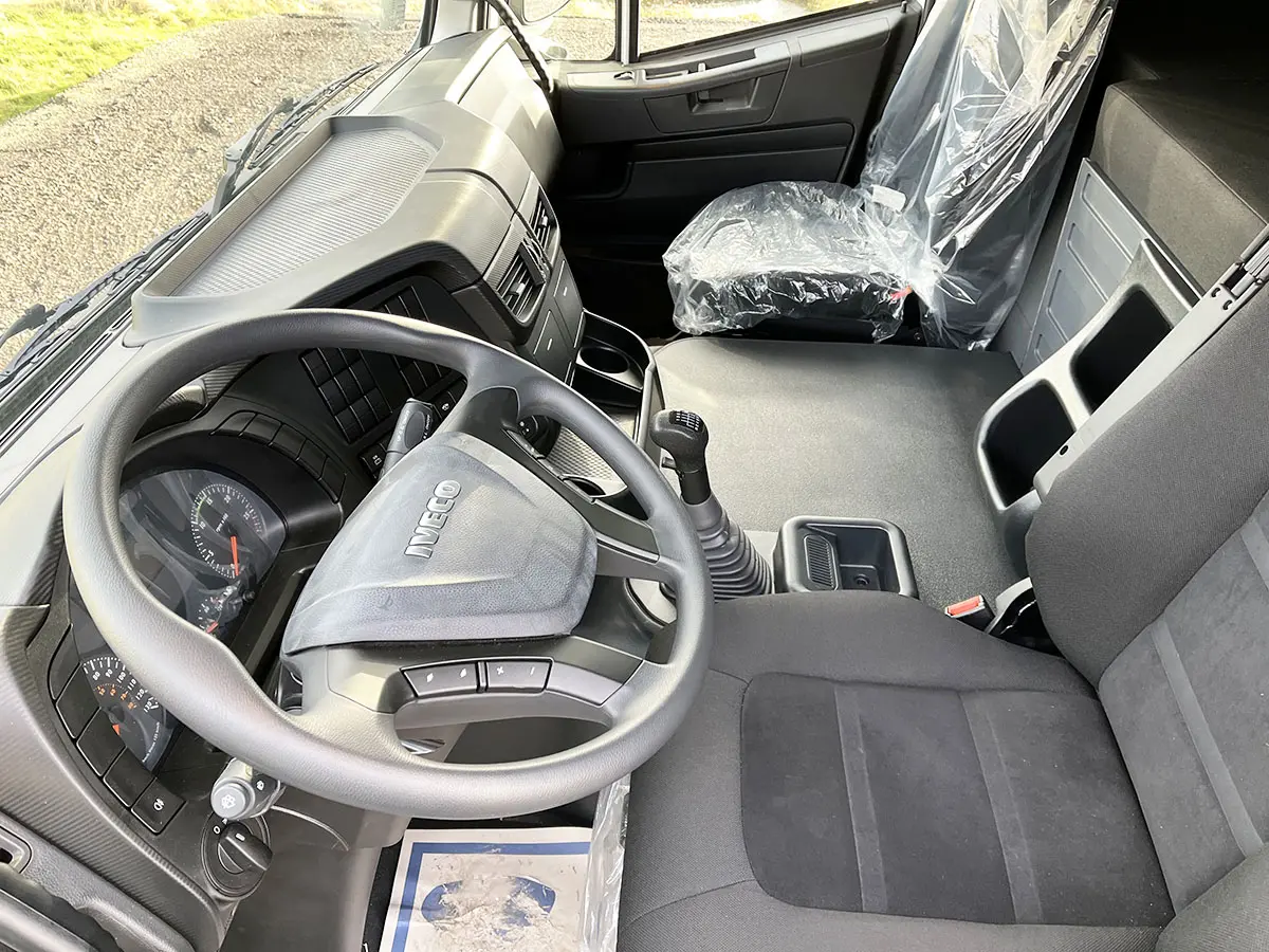 Iveco Trakker AT380T38H Camion citerne à carburant 6x4 7