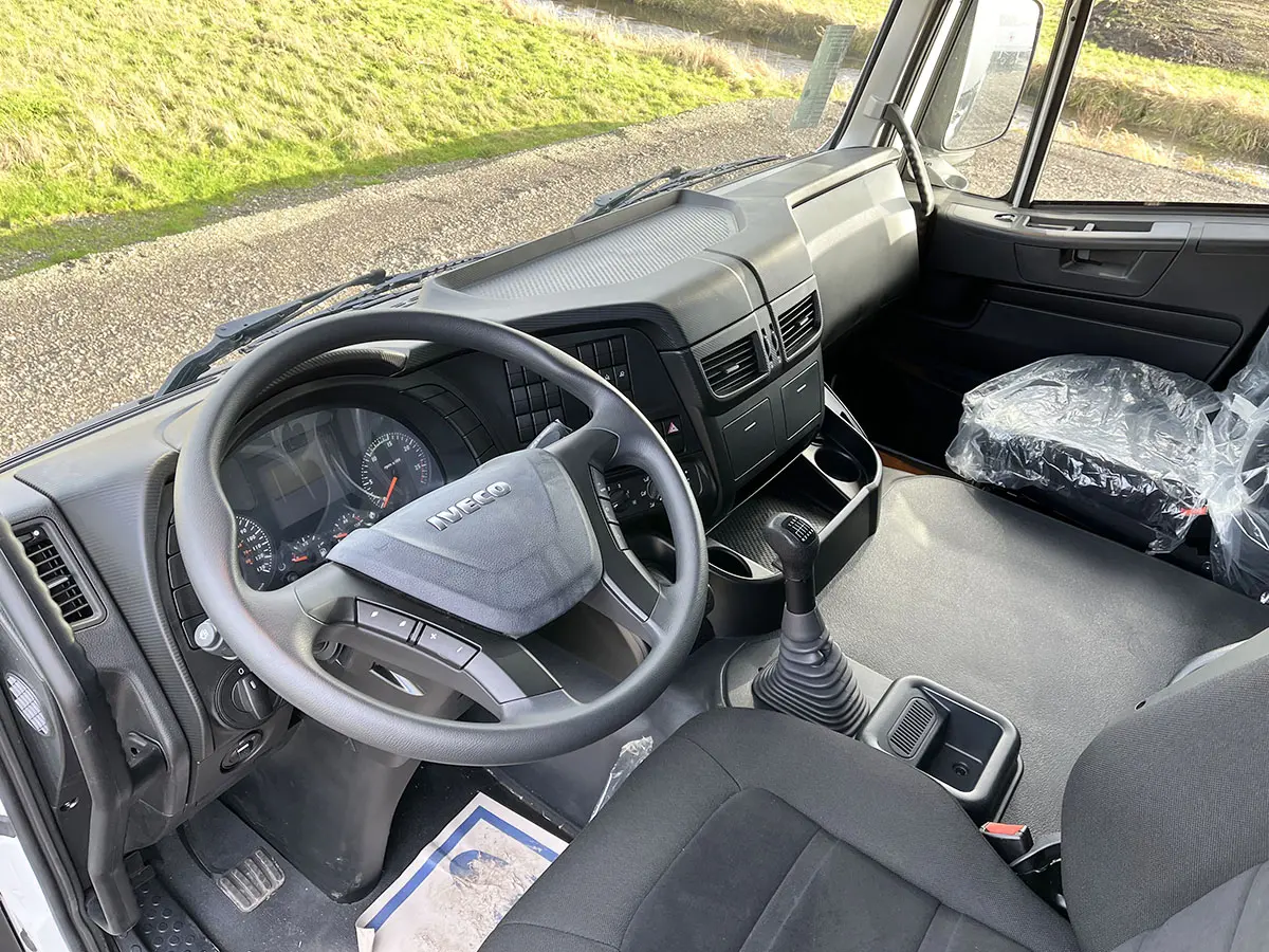 Iveco Trakker AT380T38H Camion citerne à carburant 6x4 8