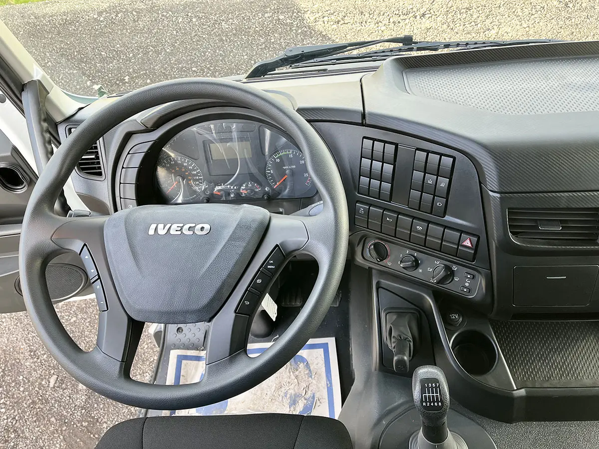 Iveco Trakker AT380T38H Camion citerne à carburant 6x4 9