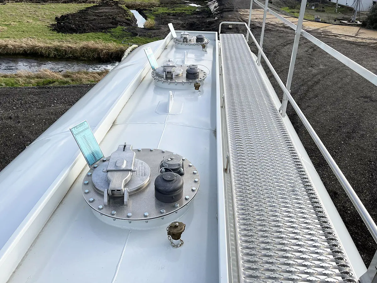 Iveco Trakker AT380T38H 6x4 Fuel Tank Truck 13