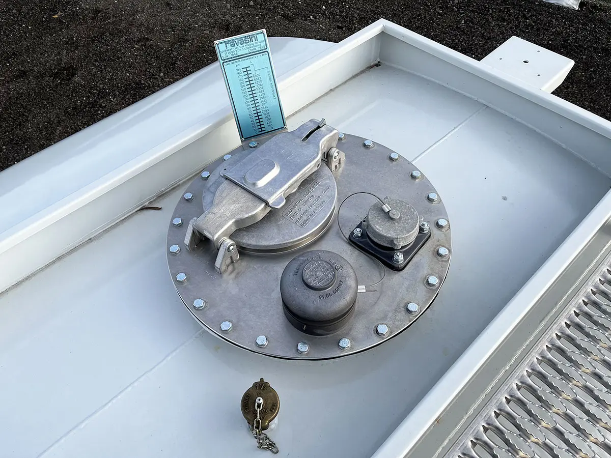 Iveco Trakker AT380T38H 6x4 Fuel Tank Truck 14