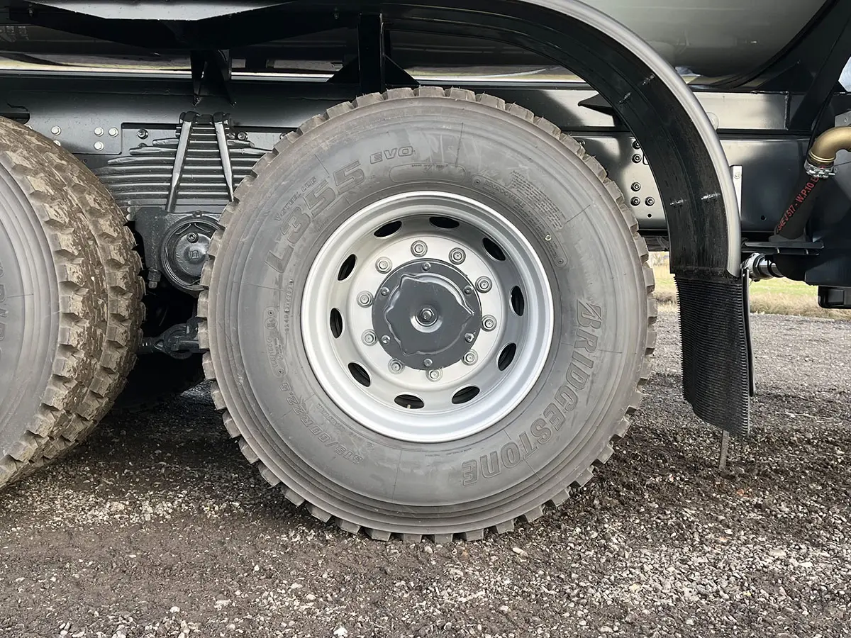 Iveco Trakker AT380T38H Camion citerne à carburant 6x4 15