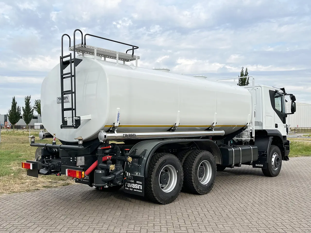 Iveco Trakker AT380T38H 6x4 Water Tank Truck 6