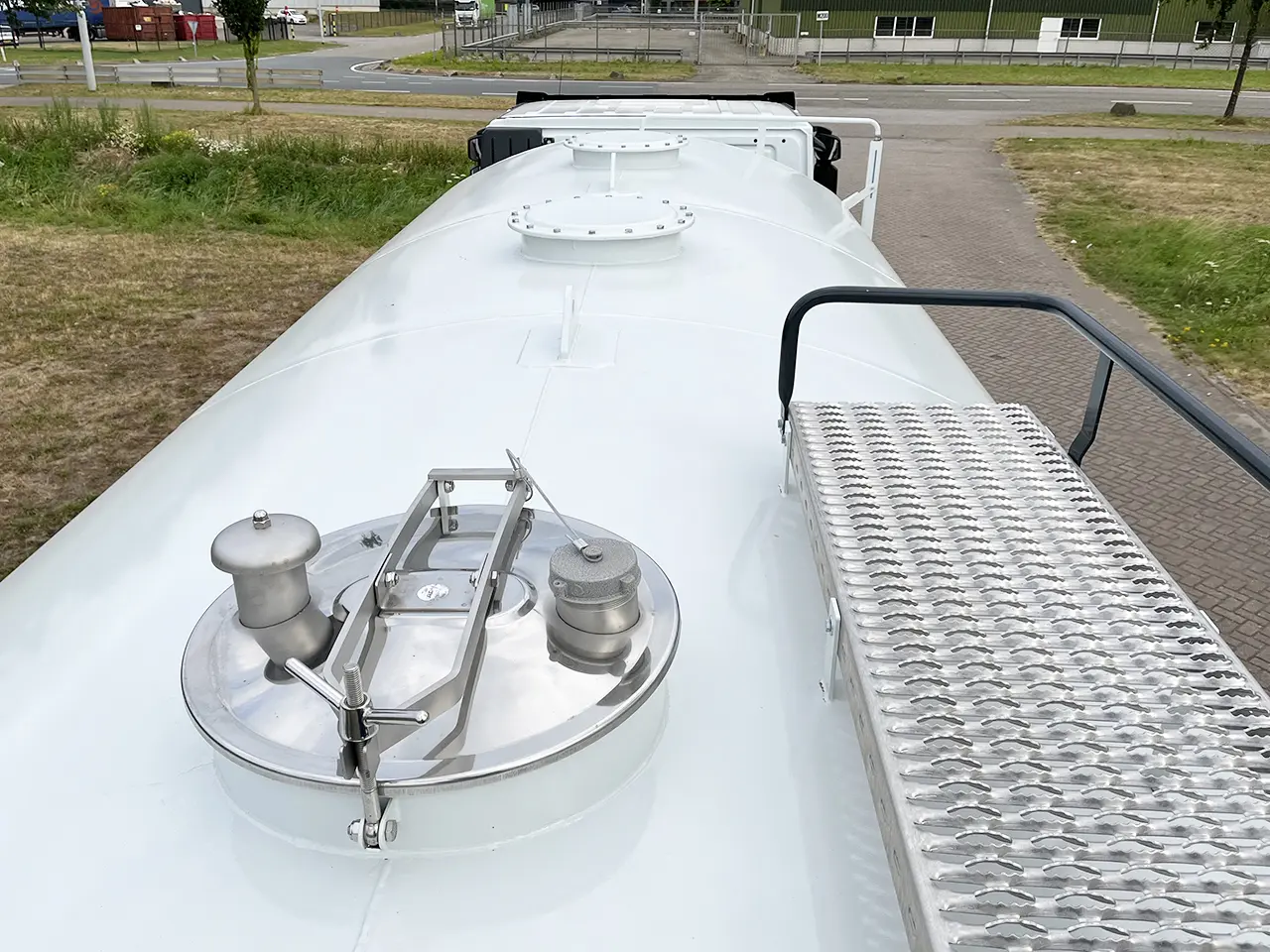 Iveco Trakker AT380T38H 6x4 Water Tank Truck 16