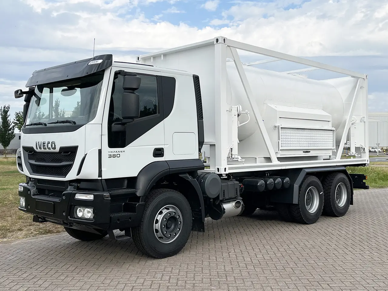 Iveco Trakker AT380T38H Water Tank Truck 6x4