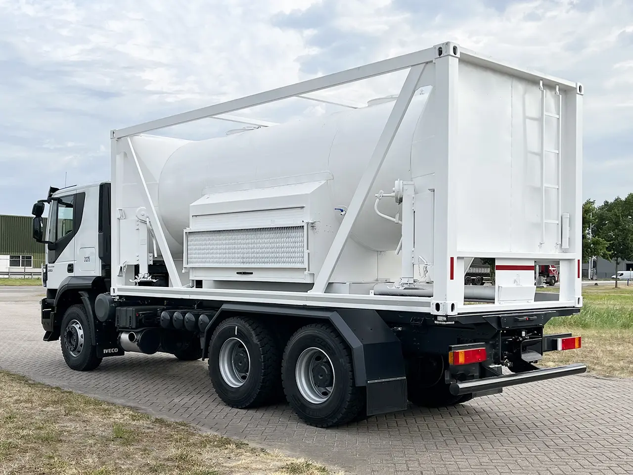 Iveco Trakker AT380T38H Water Tank Truck 6x4 3