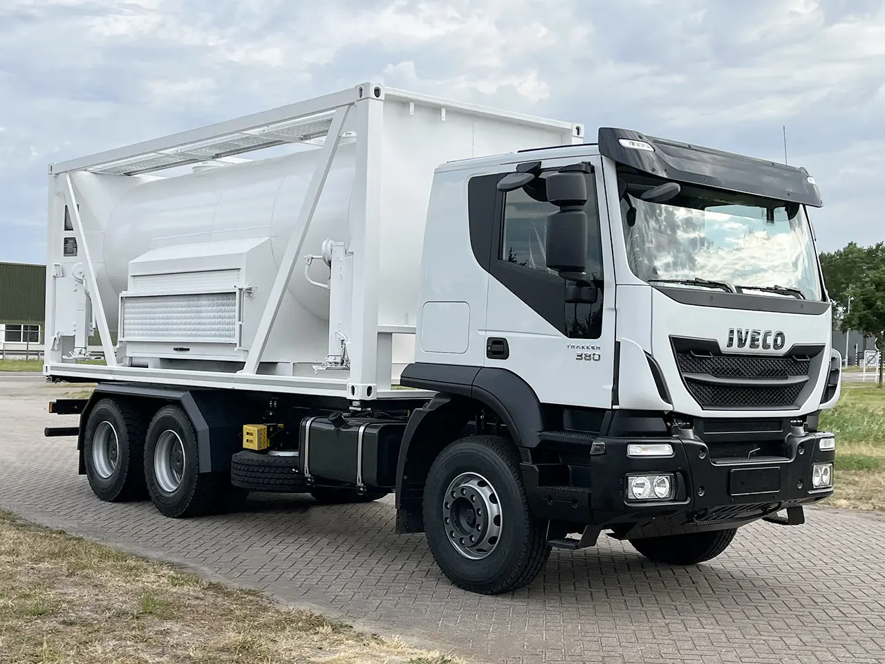 Iveco Trakker AT380T38H 6x4 Water Tank Truck 4