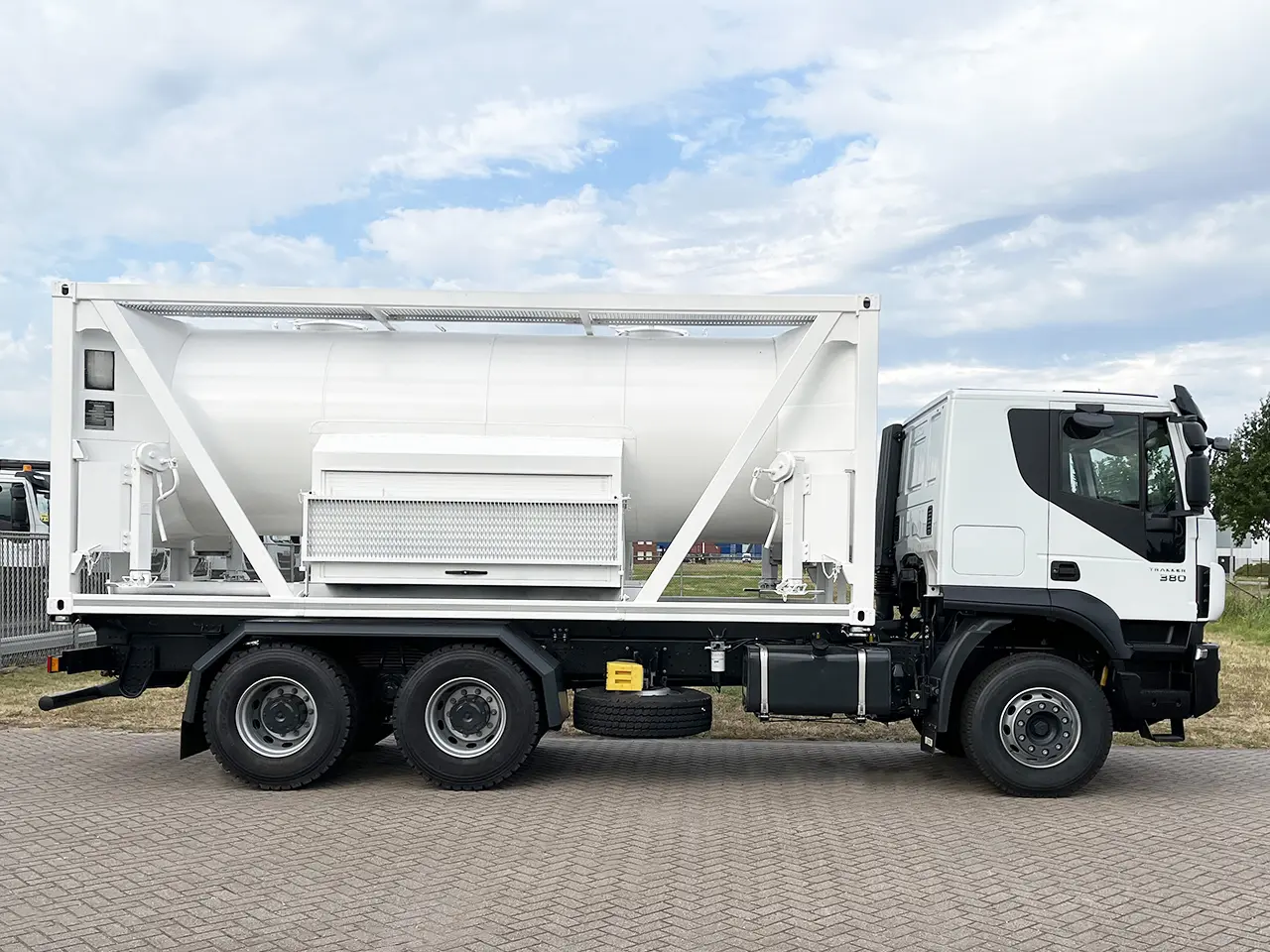 Iveco Trakker AT380T38H Water Tank Truck 6x4 5