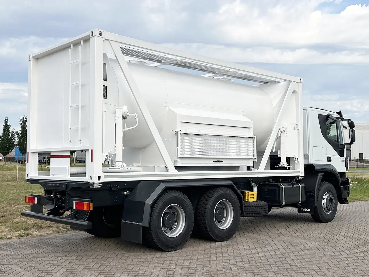 Iveco Trakker AT380T38H Water Tank Truck 6x4 6