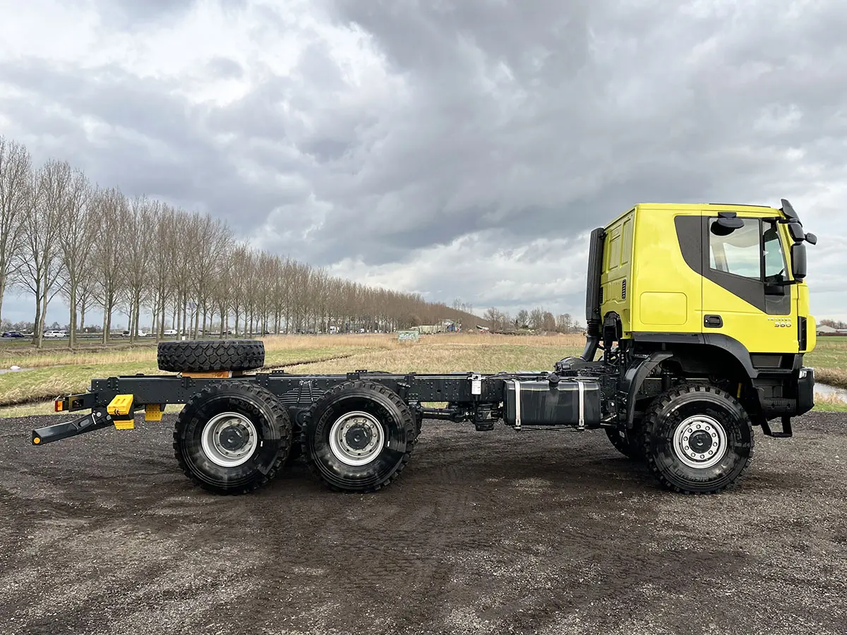 Iveco Trakker AT380T38WH-3820 6x6 Chassis Cabin 5