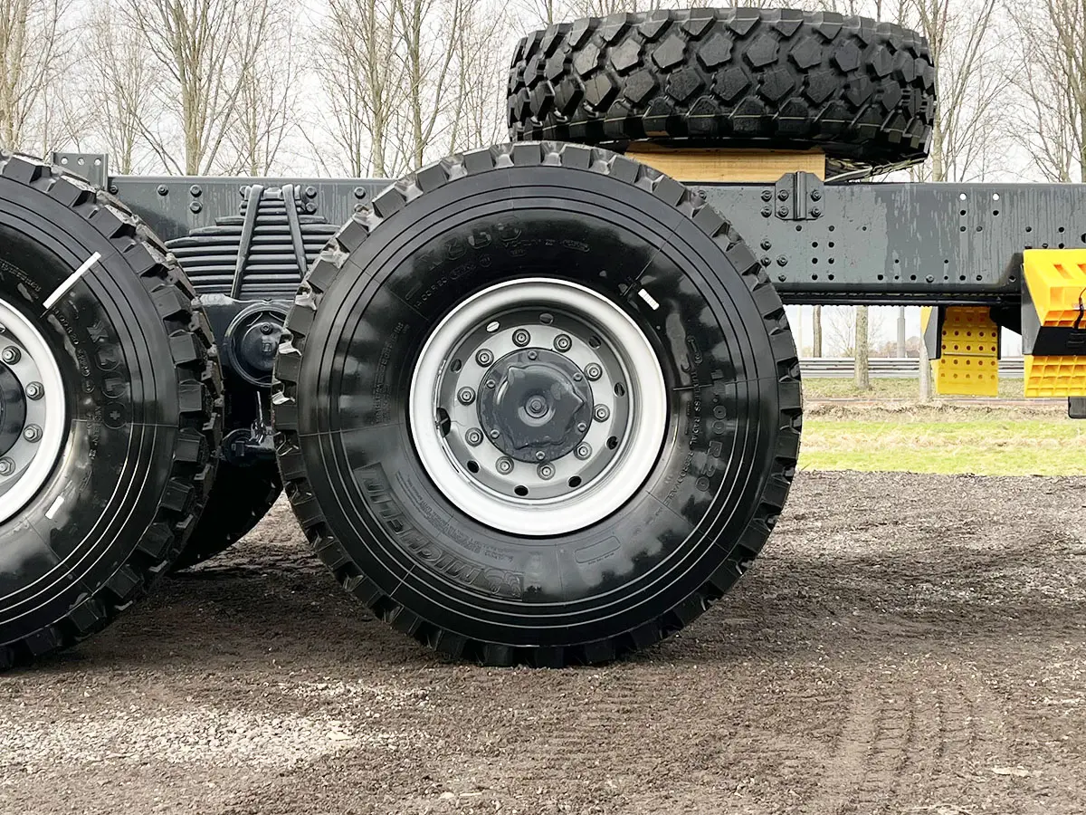 Iveco Trakker AT380T38WH-3820 Chassis Cabin 6x6 13