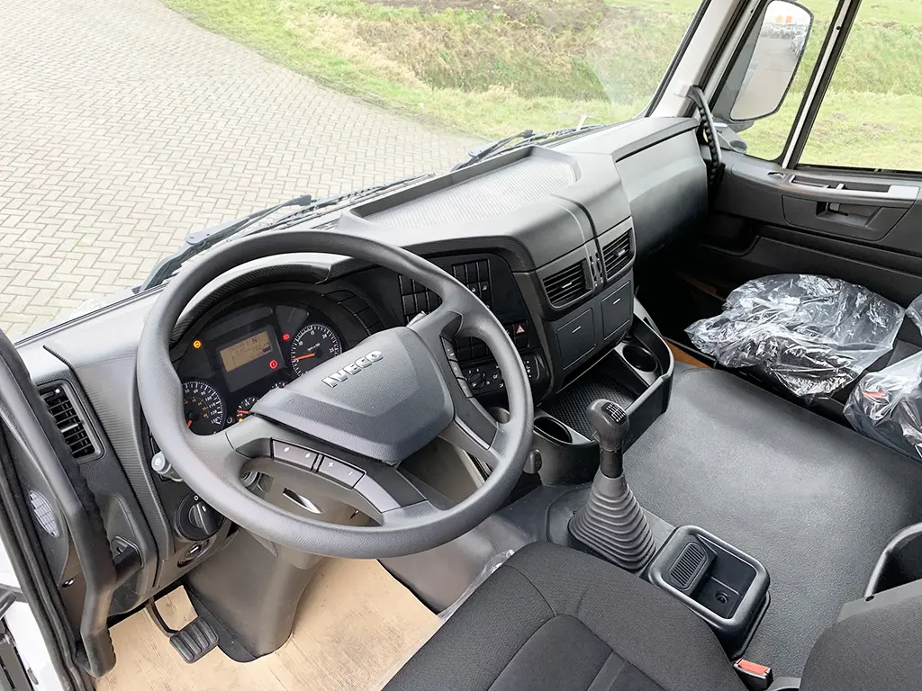 Iveco Trakker AT720T42TH Tractor Head 6x4 8