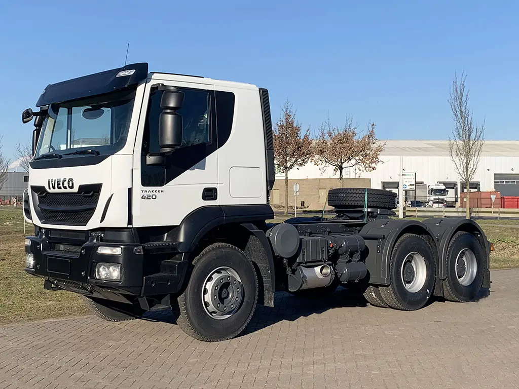 Iveco Trakker AT720T42TH AT 6x4 Tractor Head 1