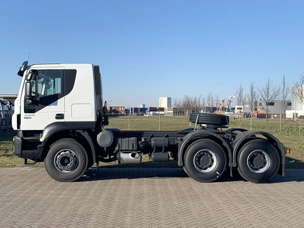 Iveco Trakker AT720T42TH AT 6x4 Tractor Head