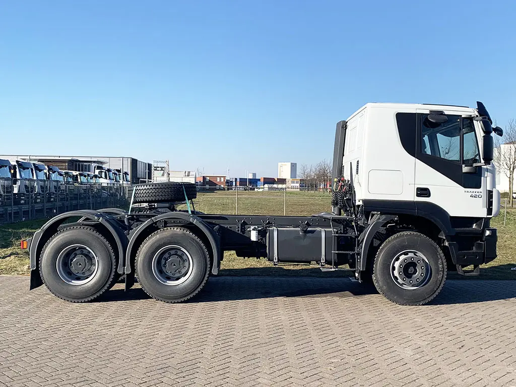 Iveco Trakker AT720T42TH AT 6x4 Tractor Head 5