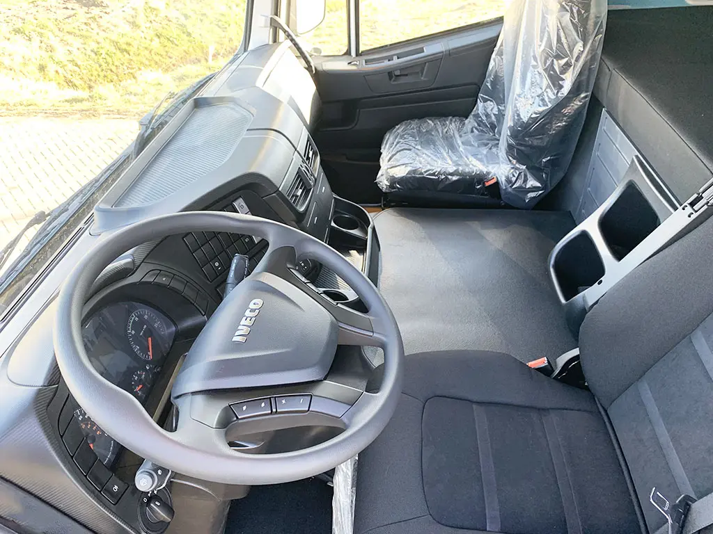 Iveco Trakker AT720T42TH AT 6x4 Tractor Head 7