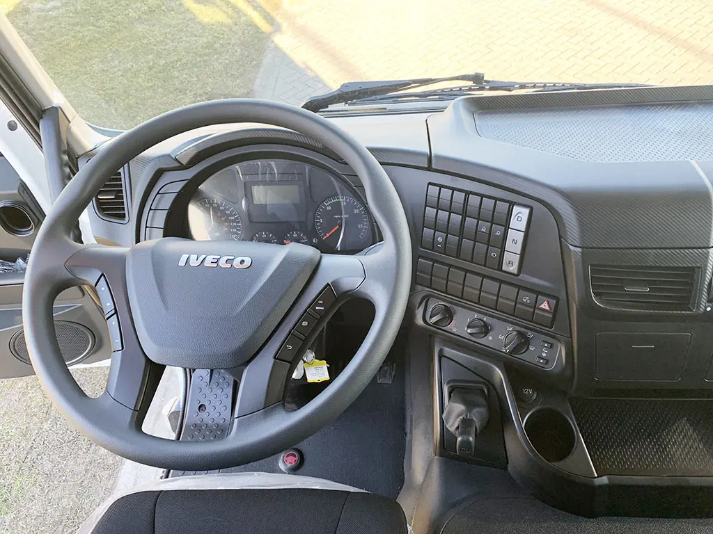 Iveco Trakker AT720T42TH AT Tractor Head 6x4 9