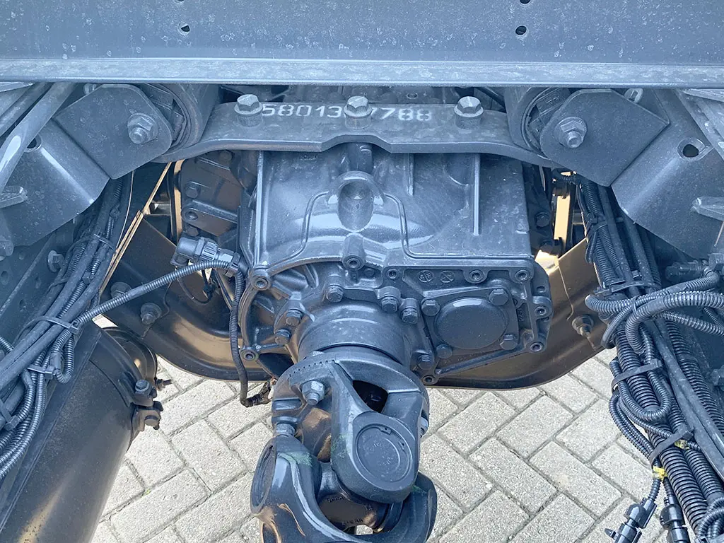 Iveco Trakker AT720T42TH AT 6x4 Tractor Head 11