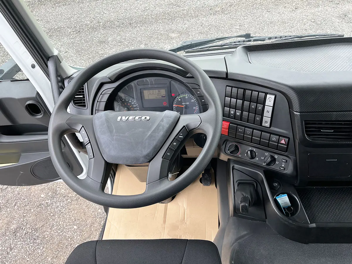 Iveco Trakker AT720T42TH AT ADR Tractor Head 6x4 9