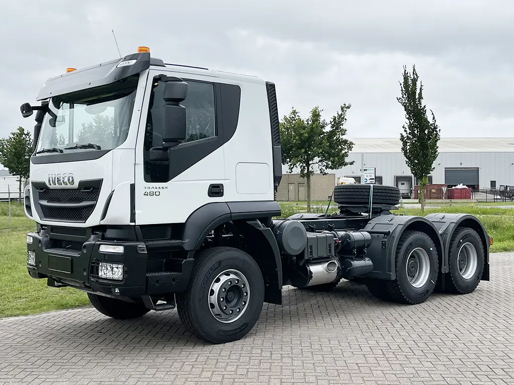 Iveco Trakker AT720T48TH 6x4 Tractor Head