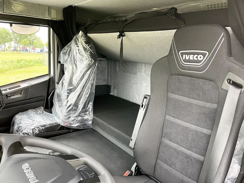 Iveco Trakker AT720T48TH Tractor Head 6x4 9