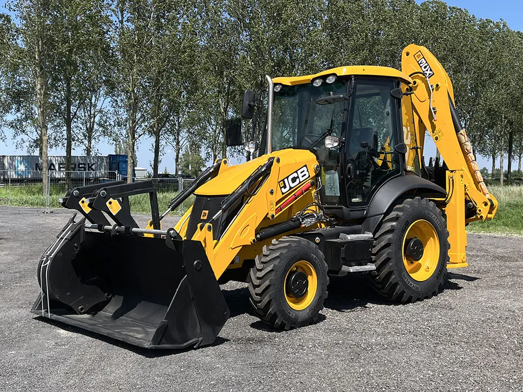 JCB 3CX 4x4 Backhoe Loader 1