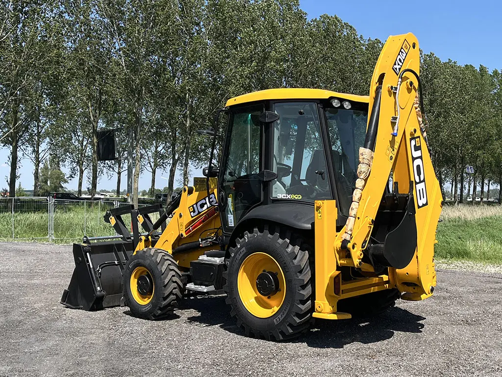 JCB 3CX 4x4 Backhoe Loader 3