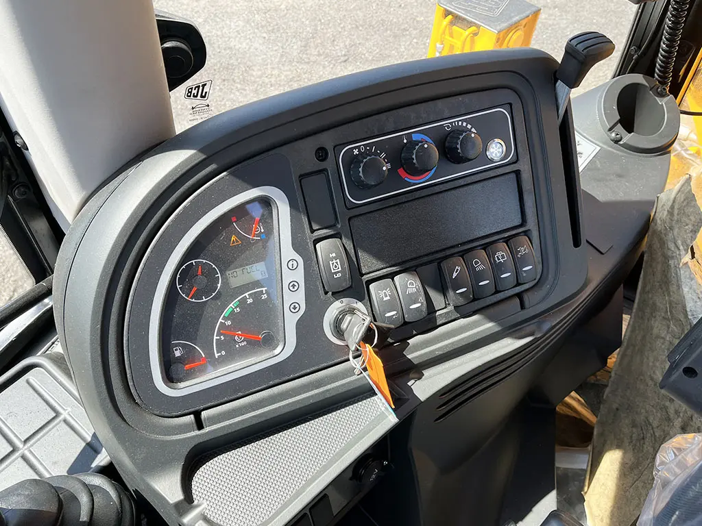 JCB 3CX Chargeuse pelleteuse 4x4 8