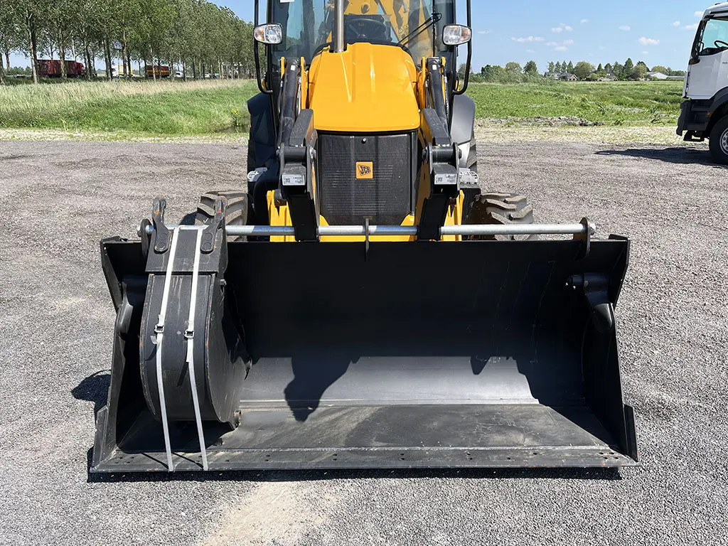 JCB 3CX 4x4 Backhoe Loader 12
