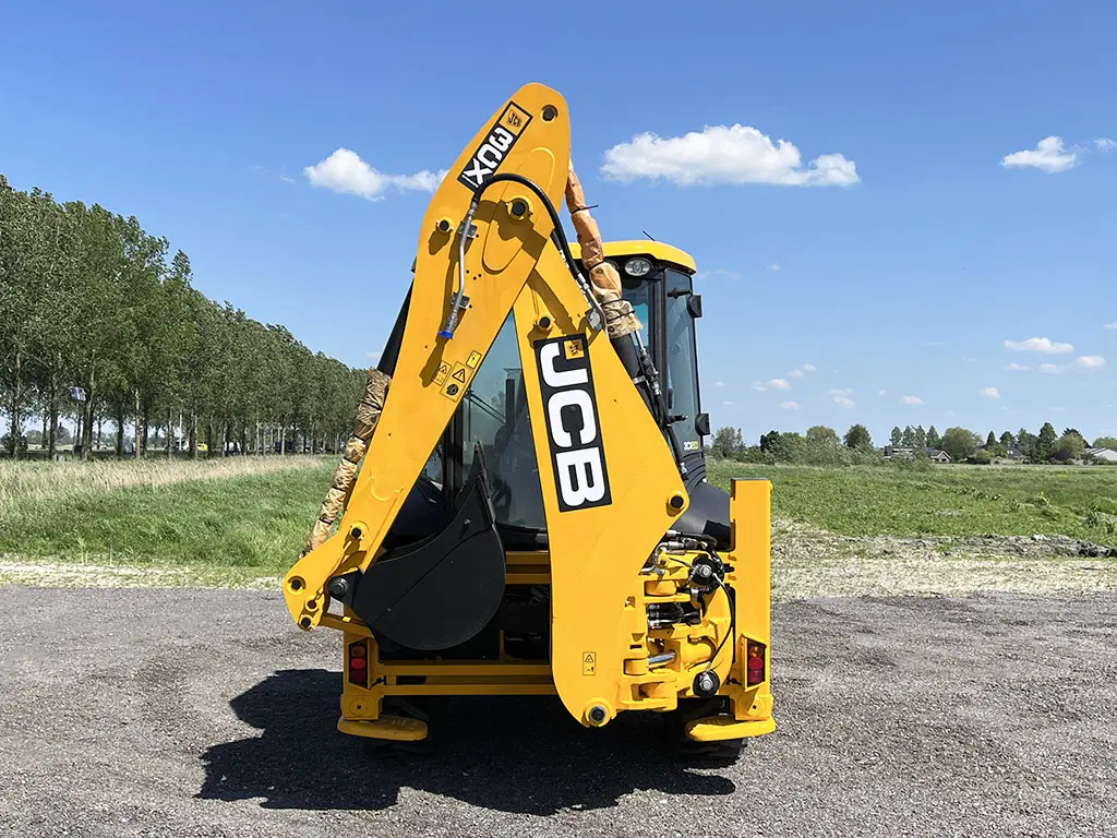 JCB 3CX Chargeuse pelleteuse 4x4 13