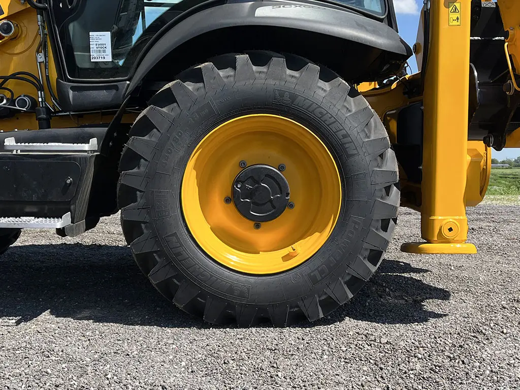 JCB 3CX Chargeuse pelleteuse 4x4 18