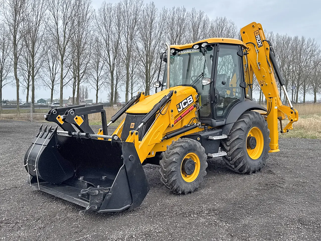 JCB 3CX Sitemaster 4x4 Chargeuse pelleteuse 1