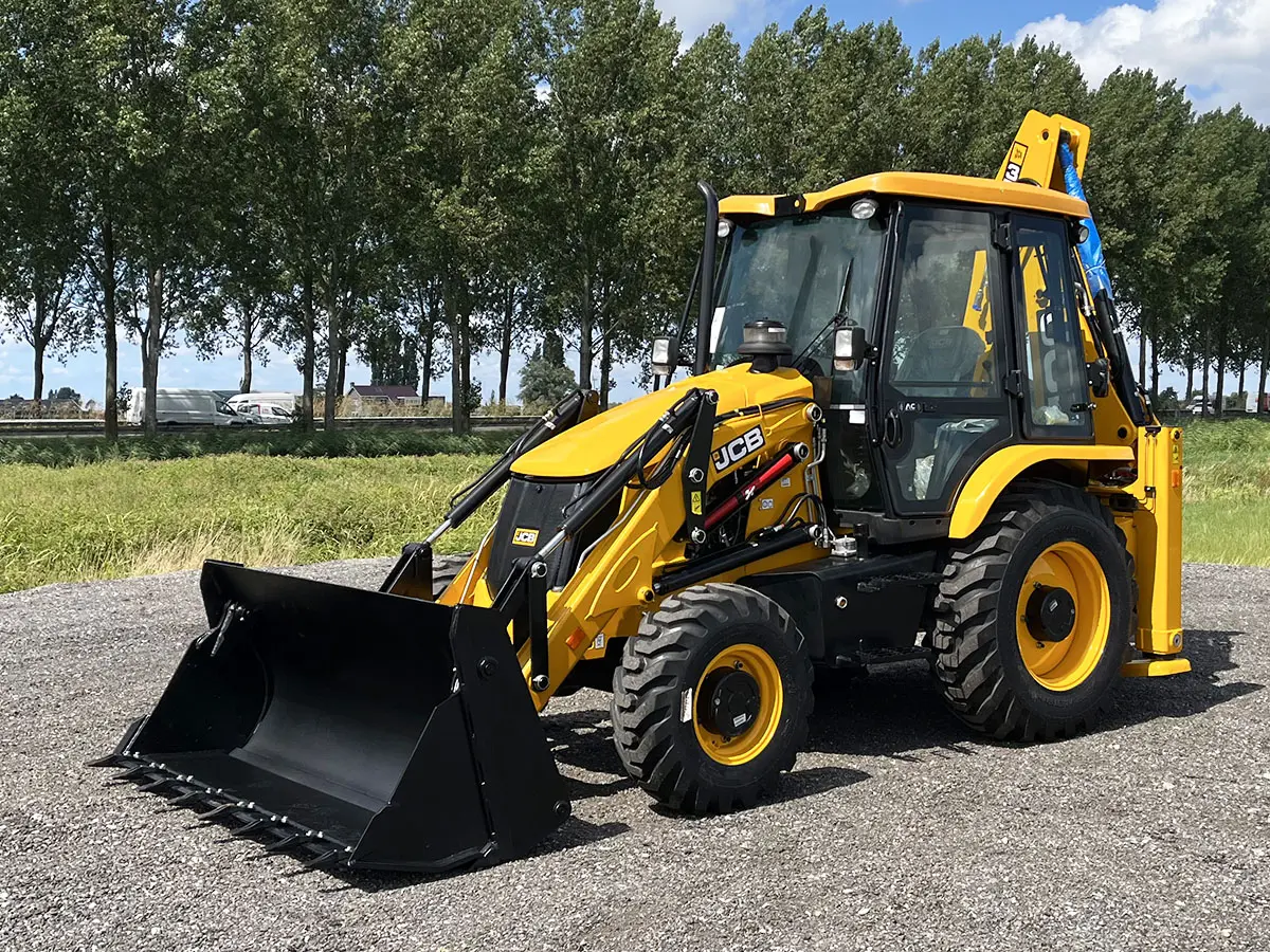 JCB 3DX Plus 4x4 Backhoe Loader 1