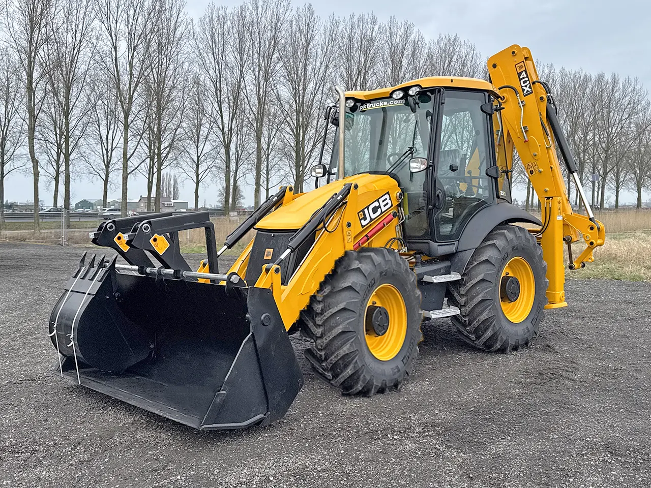 JCB 4CX Plus Chargeuse pelleteuse 4x4