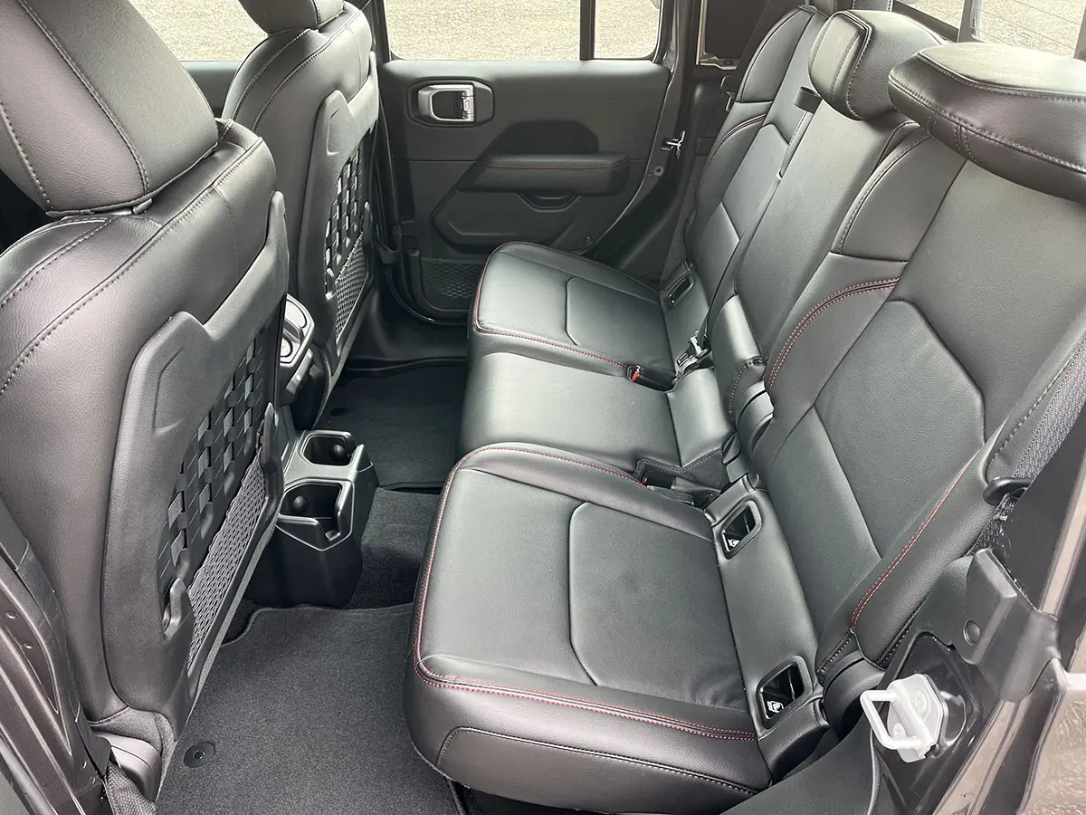 Jeep Gladiator Rubicon 4x4 Sports Utility Vehicle (SUV) 11