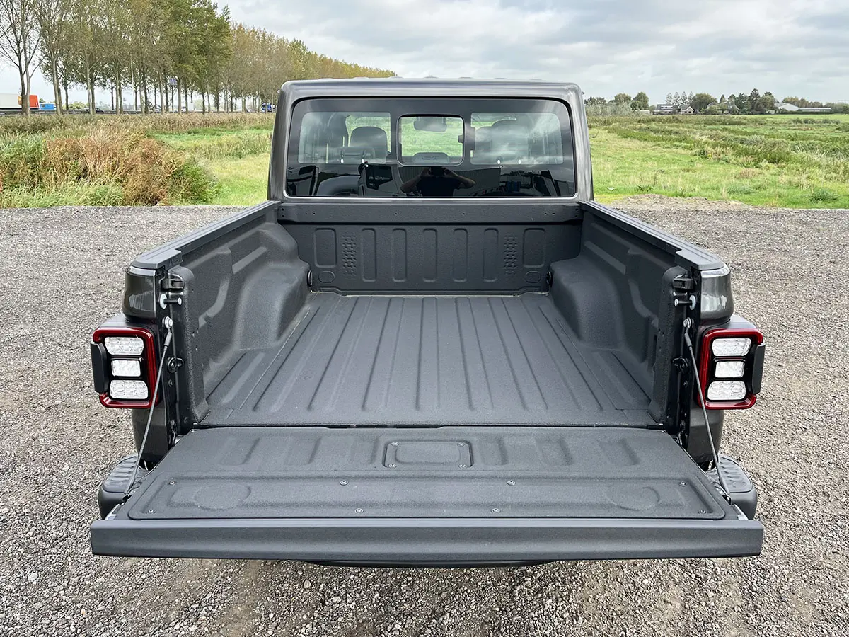 Jeep Gladiator Rubicon 4x4 Sports Utility Vehicle (SUV) 12