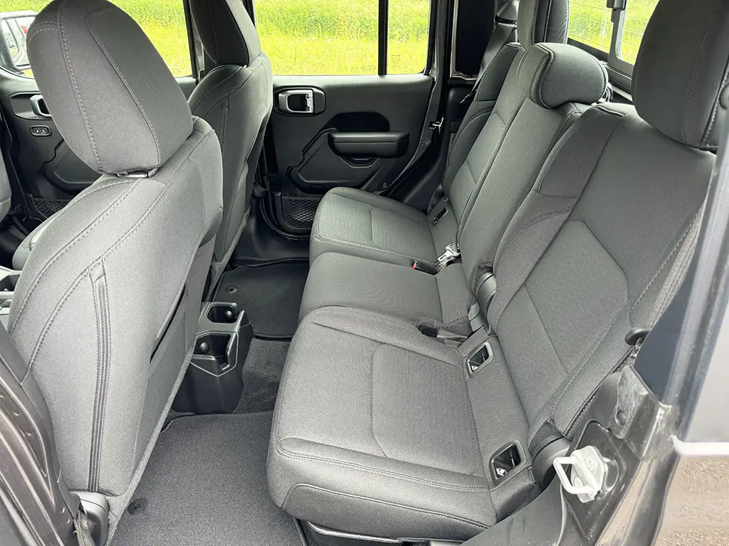 Jeep Gladiator Sport 4x4 Sports Utility Vehicle (SUV) 11