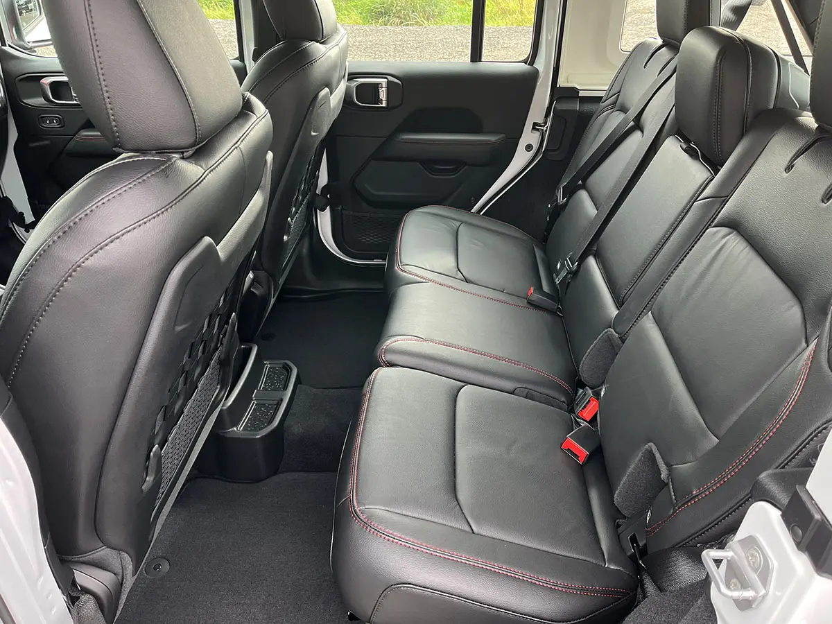 Jeep Wrangler Rubicon 4D 4x4 Sports Utility Vehicle (SUV) 11