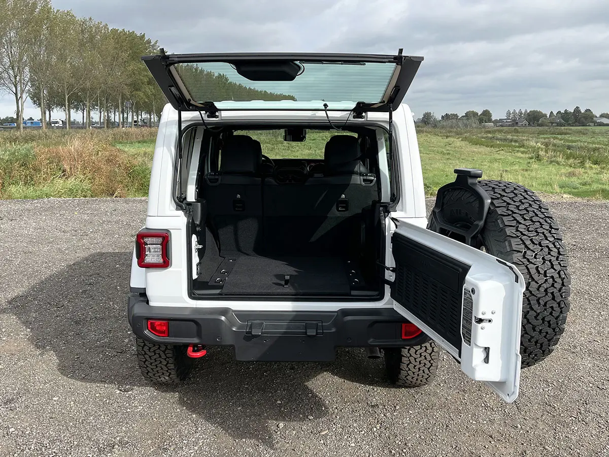 Jeep Wrangler Rubicon 4D 4x4 Sports Utility Vehicle (SUV) 12