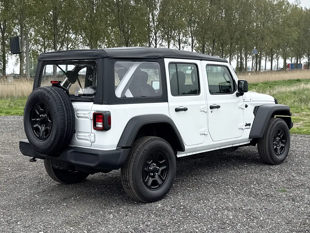 Jeep Wrangler Unlimited 4x4 MPV (Véhicule Utilitaire Multi-usage)