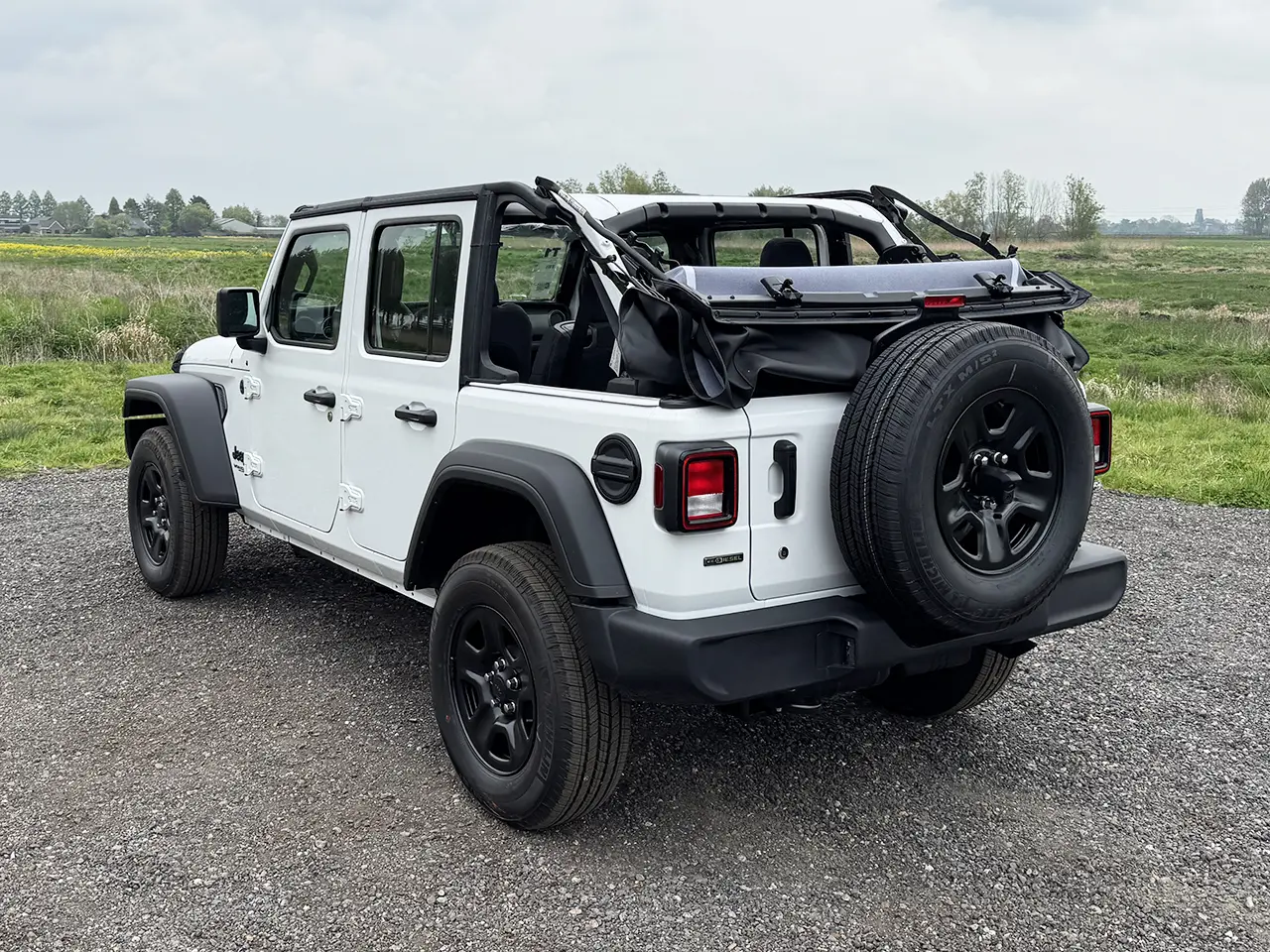 Jeep Wrangler Unlimited MPV (Véhicule Utilitaire Multi-usage) 4x4 11