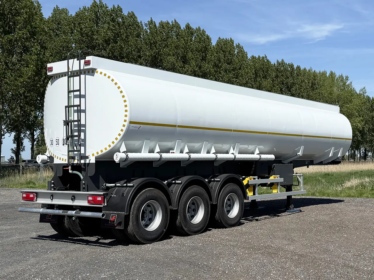 Lindner-Fischer TSA 40 SD 3-Essieux Citerne à carburant