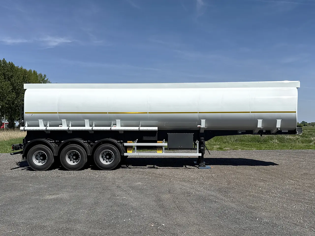Lindner-Fischer TSA 40 SD Fuel Tank Trailer 3-Axle 3